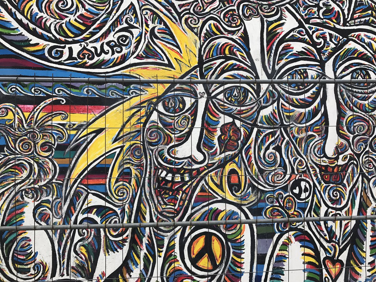 ✌🏿of the #berlinwall