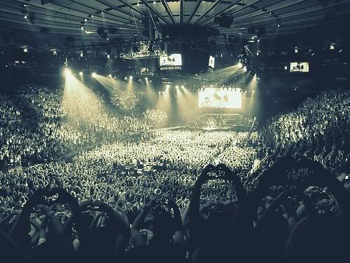 CloudChenJBTS's tweet photo. The most beautiful fandom ever my family, I'm proud to be a beliebers. Let's keep voting for #JustinBBMAs #BBMAs https://t.co/Xdwmvm9fkd