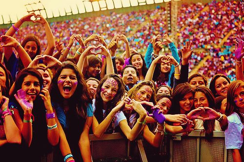 CloudChenJBTS's tweet photo. The most beautiful fandom ever my family, I'm proud to be a beliebers. Let's keep voting for #JustinBBMAs #BBMAs https://t.co/Xdwmvm9fkd