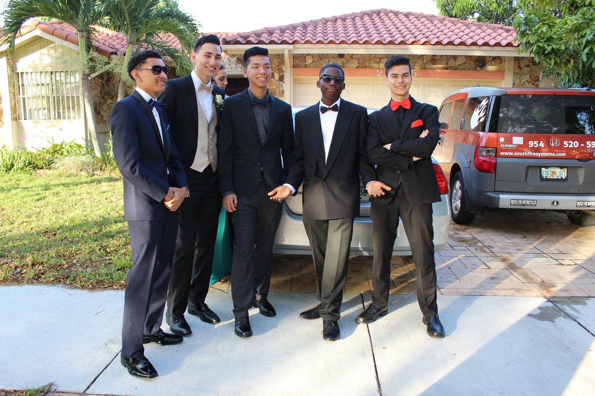 cruzinant's tweet photo. Prom was fun with the homies!!! Thanks for making it a fun night. https://t.co/PJlmfjhuN4