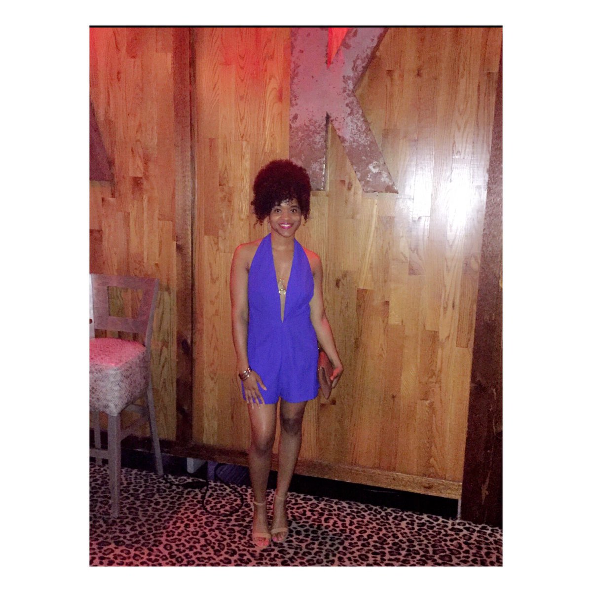 thedoublescoop's tweet photo. Good vibes tonight at @oakroomclt✌🏾 Amy Nicole checking in 😘.... #blogger #TheDoubleScoop  #media #charlottebloggers #naturalhair #nightlife https://t.co/uT3LGF7xuC