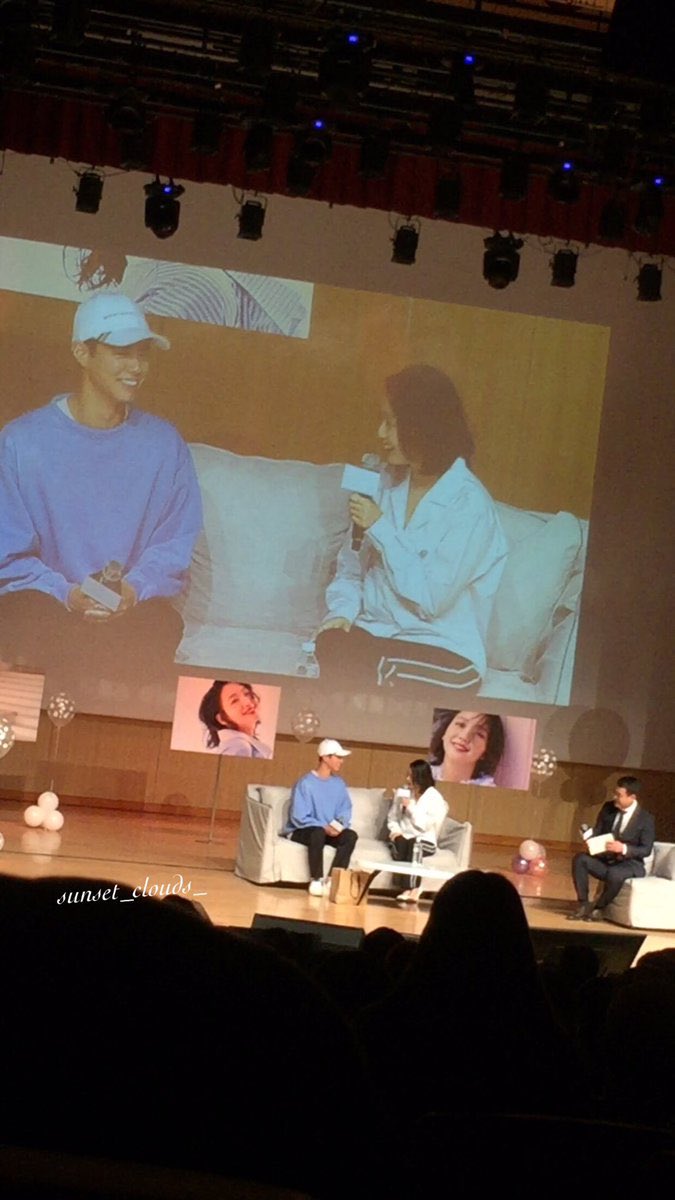 ParkBoGum_Intl's tweet photo. 170521 #ParkBoGum #박보검 attended Kim Goeun's fan meet today. He gifted saffron, fabric softener to her &amp; stayed in fm around 5 minutes. https://t.co/hYArmfsJta
