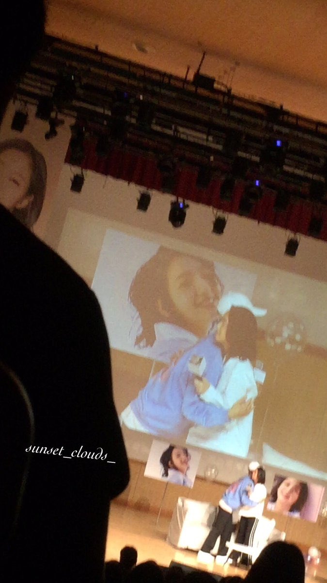 ParkBoGum_Intl's tweet photo. 170521 #ParkBoGum #박보검 attended Kim Goeun's fan meet today. He gifted saffron, fabric softener to her &amp; stayed in fm around 5 minutes. https://t.co/hYArmfsJta