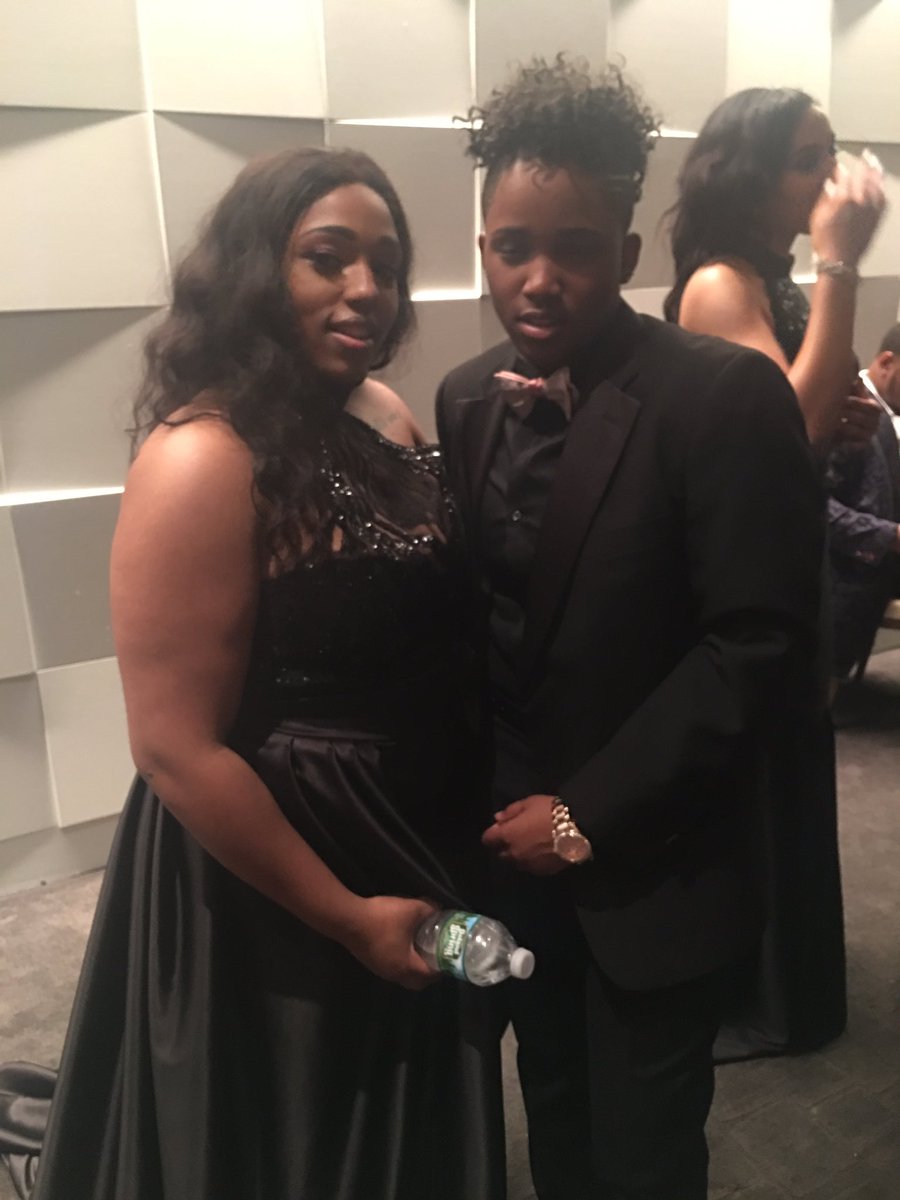 OHHSClippers's tweet photo. #Oxonprom2k17 https://t.co/uQZRURpAMe