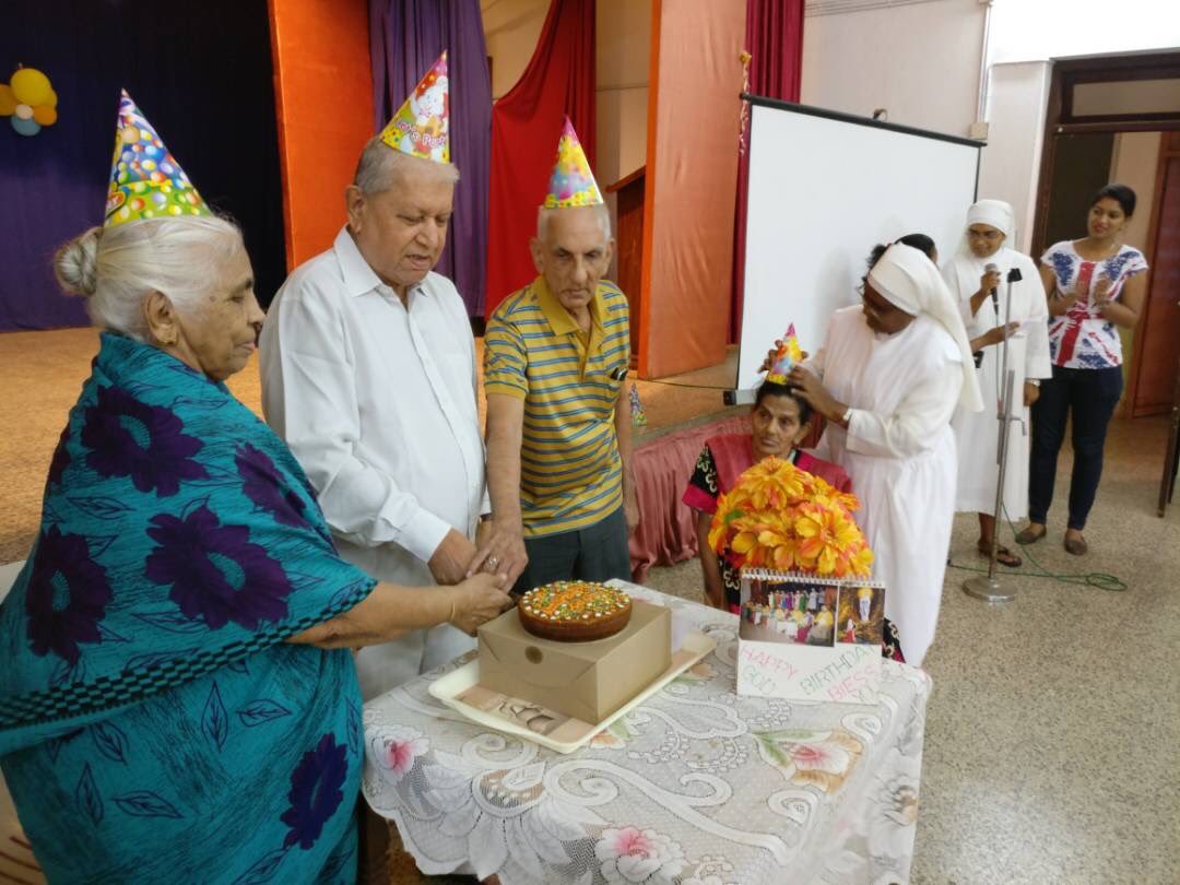 vanitha1189's tweet photo. Birthday babies @ Little sisters of the poor @Mphasis @MphasisCareers @Ashwilsalins @AnoopKumarPL @sanbolooR @deepakraj4030 @BenSubbarao https://t.co/zTAQsBJBXB