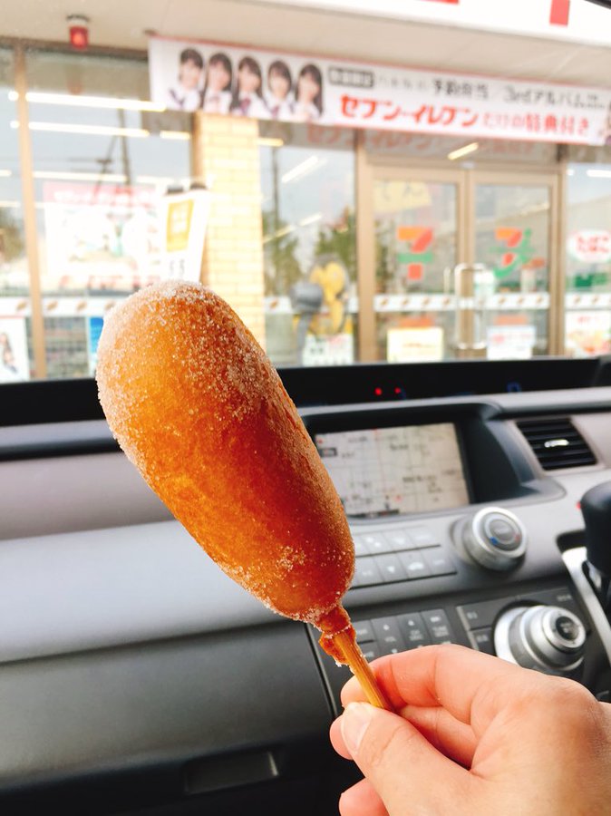 アメリカンドッグに砂糖をつけて食べると言ったら驚いたみなさんの反応まとめ ようでん
