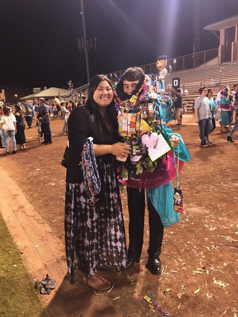 kapoleiinteract's tweet photo. A big congrats to @lolshanewho and @seasonalchloe! You guys were great presidents, you will be missed dearly 💙 https://t.co/8QZBZfU0C3