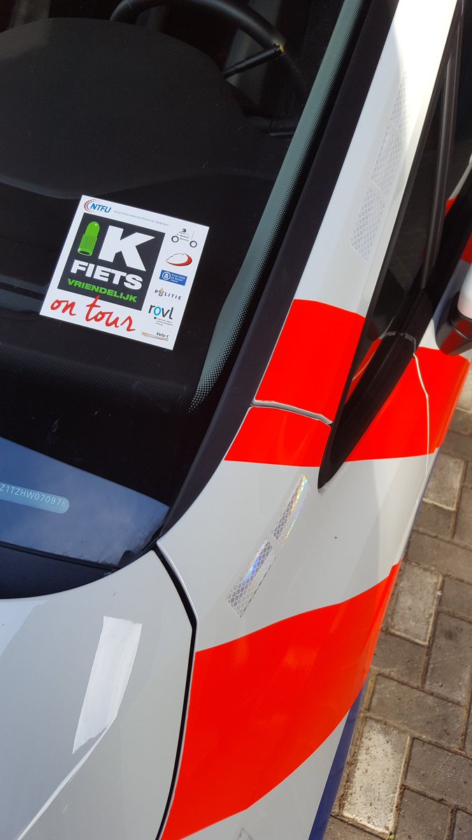 Motorrijders @politie gaan nu weer op pad tijdens #ikfietsvriendelijk in Zuid-Limburg waar we wielrenners controleren op hun (fiets)gedrag