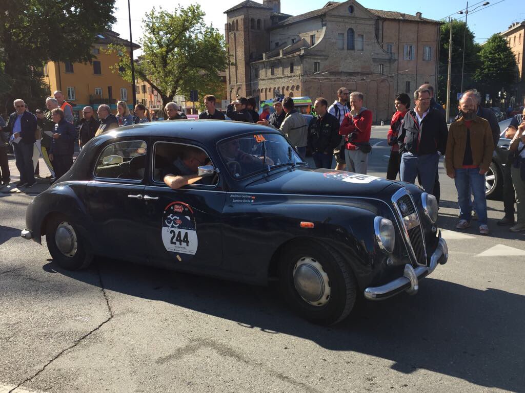 save_lancia's tweet photo. Parma, nastri di partenza dell'ultimo giorno di #MilleMiglia Un'occasione per apprezzare la la storia di #Lancia con il team FCAheritage https://t.co/NVcs2cLaNI