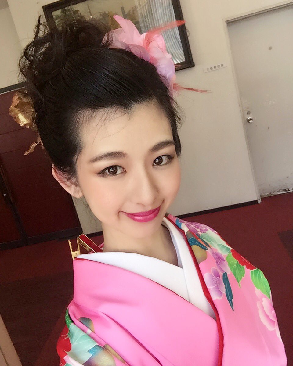 山嵜かおり 富士額がよくわかる写真が撮れた W 待機中のためクリップ付き 着物で前髪アップする時だけは富士額がなんかいい感じになる W いつもはぴよんぴよんの種 着物 富士額 大振袖 プレ花嫁 和装結婚式 お色直し モデル T Co 山嵜かおり 富士額がよくわかる写真が撮れた W 待機中のためクリップ付き 着物で前髪アップする時だけは富士額がなんかいい感じになる W いつもはぴよんぴよんの種 着物 富士額 大振袖 プレ花嫁 和装結婚式 お色直し モデル T Co