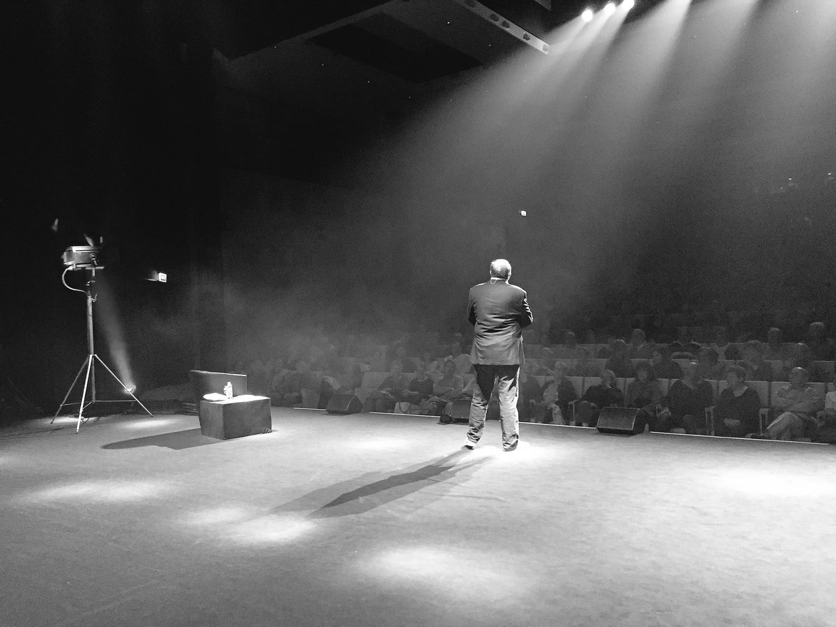 BernardMabille's tweet photo. Merci beaucoup l'Auditorium Michel Crépeau de La Rochelle ! 🙏😘#bmdltap #complet Cet aprèm direction le @CongresFuturo ! 😉 https://t.co/uMMcSm0699