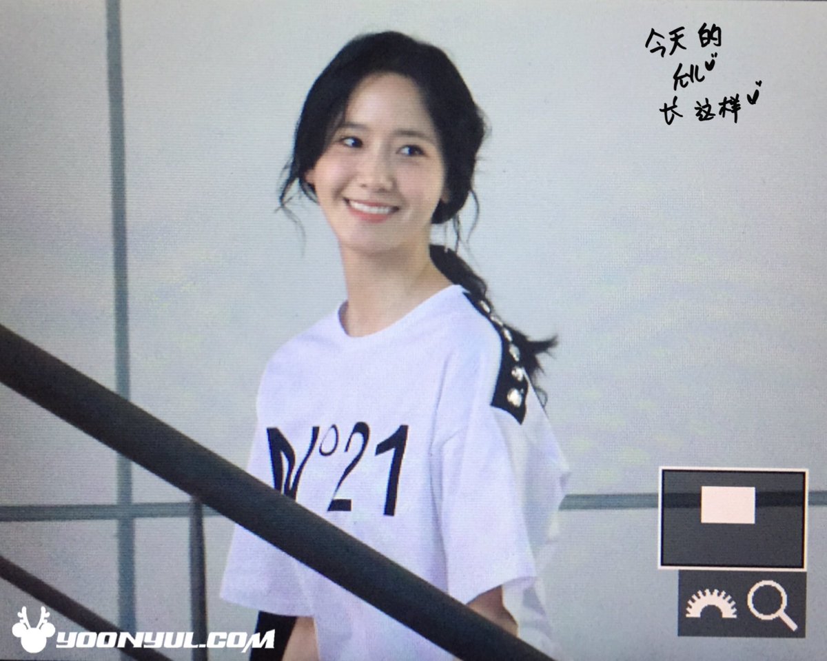 [PIC][21-05-2017]YoonA tham dự “YOONA ♥ BIRTHDAY PARTY"” tại SM COEX vào hôm nay DAVey56VYAAQkZN