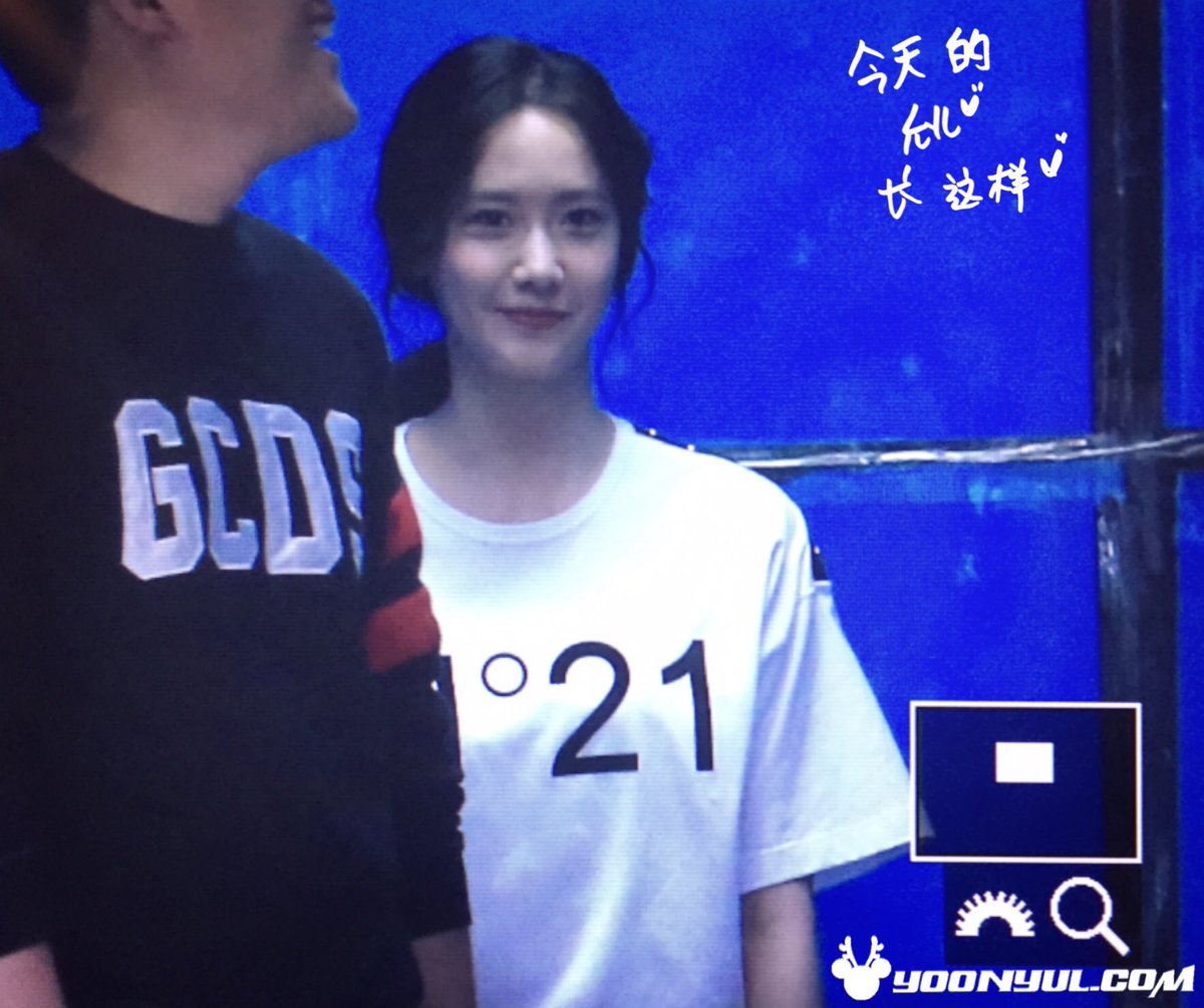 [PIC][21-05-2017]YoonA tham dự “YOONA ♥ BIRTHDAY PARTY"” tại SM COEX vào hôm nay DAVfBT1V0AAme2Q