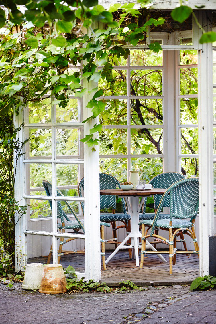 Alfresco dining is the way forward this summer, enjoy your outside dining in style with <a href="/limesandvines/">Limes&Vines</a>