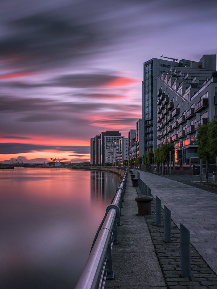 rgcxyzee's tweet photo. Some nice light at Glasgow Harbour last night #sunset #glasgow #scotland #longexposure @CanonUKandIE @LEEFilters https://t.co/OFVx50ullM
