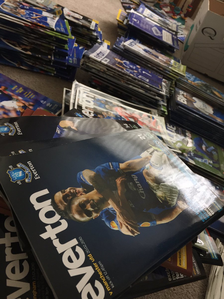 Thank you to @LeeSilk81 who donated four boxes of #efc programmes to @EvertonHeritage to raise funds at St Luke's. #efc