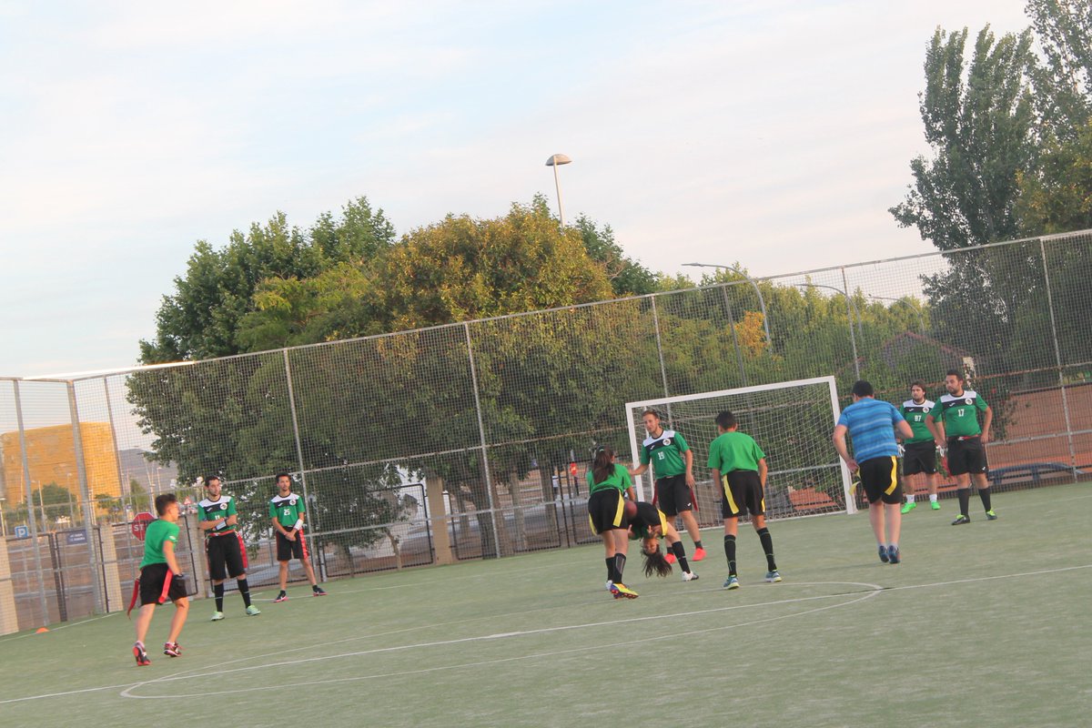 Vva_BlackStorks's tweet photo. Os adelantamos un par de fotos del evento de ayer. Más tarde os contaremos todo lo que pasó porque ahora es #GameDay! #LJBS #Greens VS #Reds https://t.co/e7AZ5fkEQH