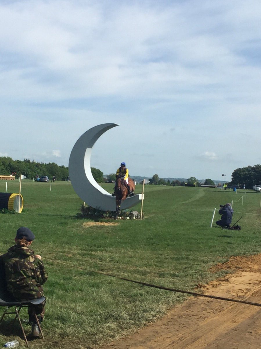 lac_88's tweet photo. Back at @RockinghamLIVE in the sunshine to eat shop & support @MKRidingClub in the SJ 🏇🏇🏇 #RockinghamHT https://t.co/HHo0fgB0TZ