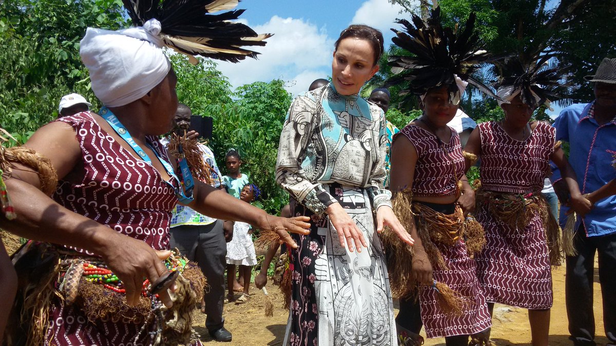 pahedipoula's tweet photo. #Gabon La Reine Sylvia est à #Viafe pour inaugurer #EdockCity
https://t.co/EZlhUPYSpJ
@Sylviabongo https://t.co/GQK8Dc2H3M