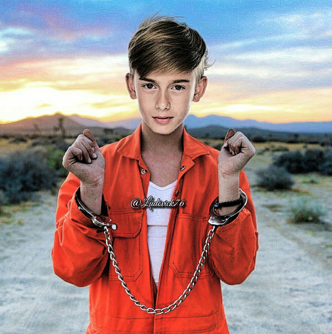 Ludovick76's tweet photo. @johnnyorlando @dazzlingorlando @BGirlJAPAN @JohnnyOSpain @JohnnyforeverJO @JohnnyOGER @millsss_orlando 
Thanks For Always Inspiring Me 😊 https://t.co/HhPzwx5ivo