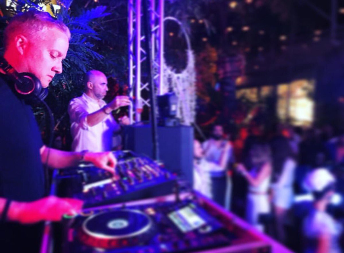 punch_miami's tweet photo. Special thanks to @robbierivera for an epic night... #WhiteParty 🕊 https://t.co/EnhUEhvCTv