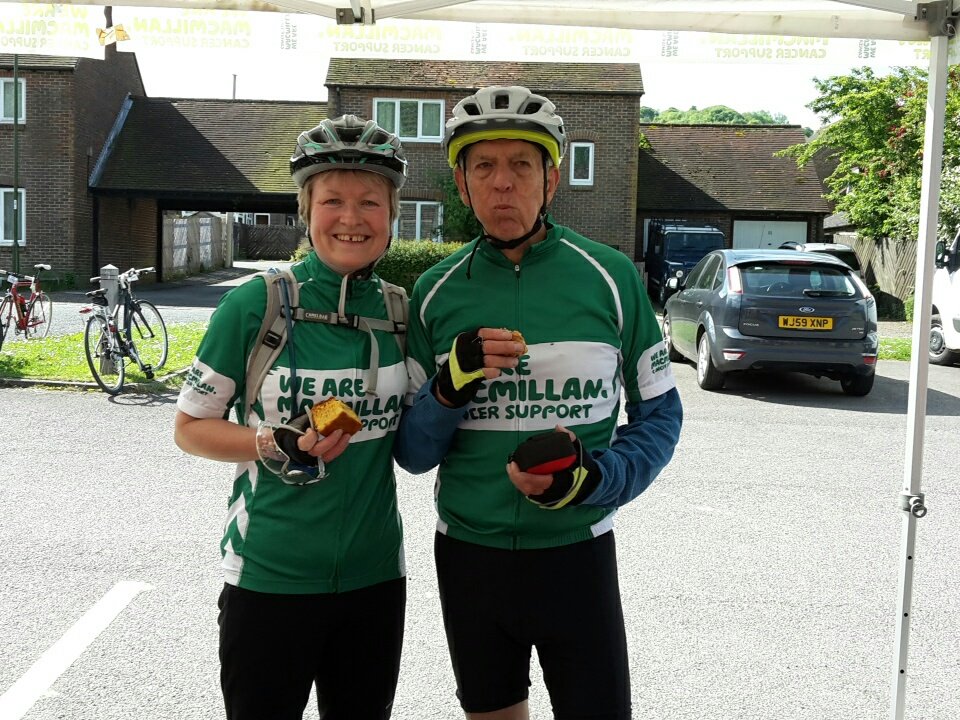 Mac_Petersfield's tweet photo. Wonderful cyclists supporting @MacmillanSussex for the @LittleLumpy. 😍 https://t.co/xZW2vySCOM