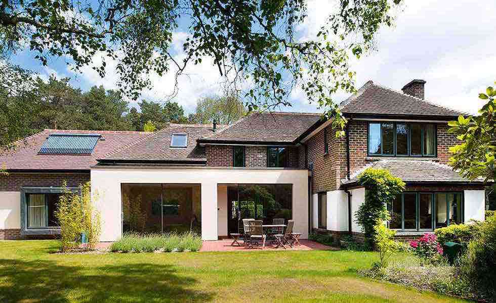 FinestFascias's tweet photo. 'How to transform the exterior of your #home' by @RealHomes including why your should rejuvinate your #roof! https://t.co/Yt9QKl9tzg https://t.co/nViZelJ6s0