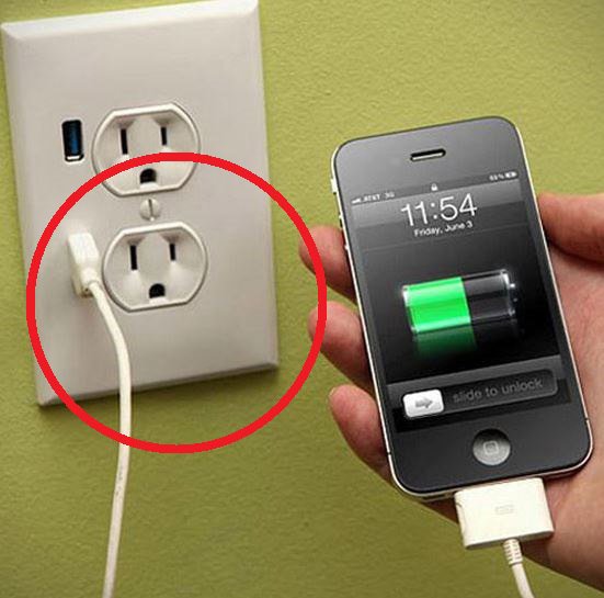 best_fact's tweet image. 💡Ты всю жизнь заряжал телефон неправильно. Обрати внимание на один нюанс который обычно упускают из поля зрения. 
✅goo.gl/5dbY3T