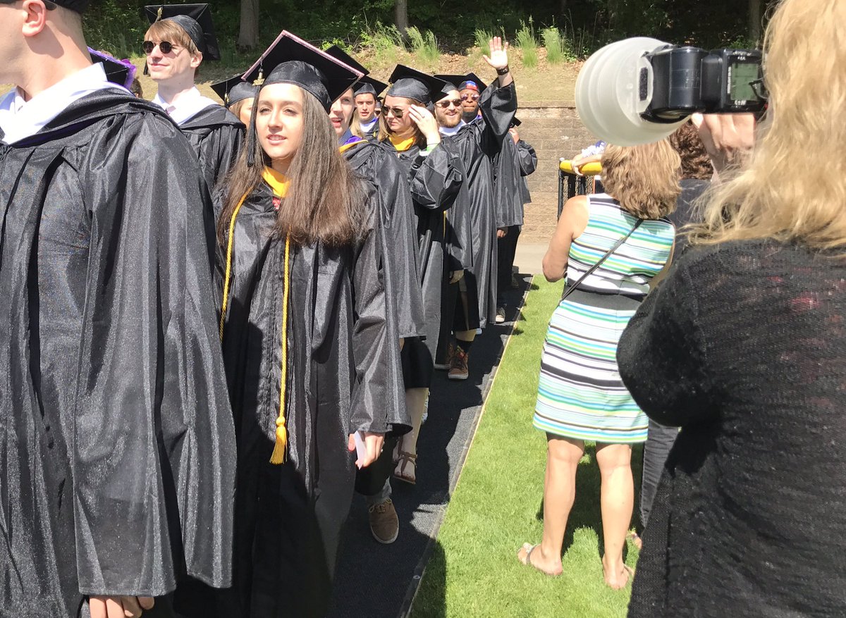 CurryEdu's tweet photo. "Hi Mom!" #Curry2017 #Commencement https://t.co/Feyn7NUyFg