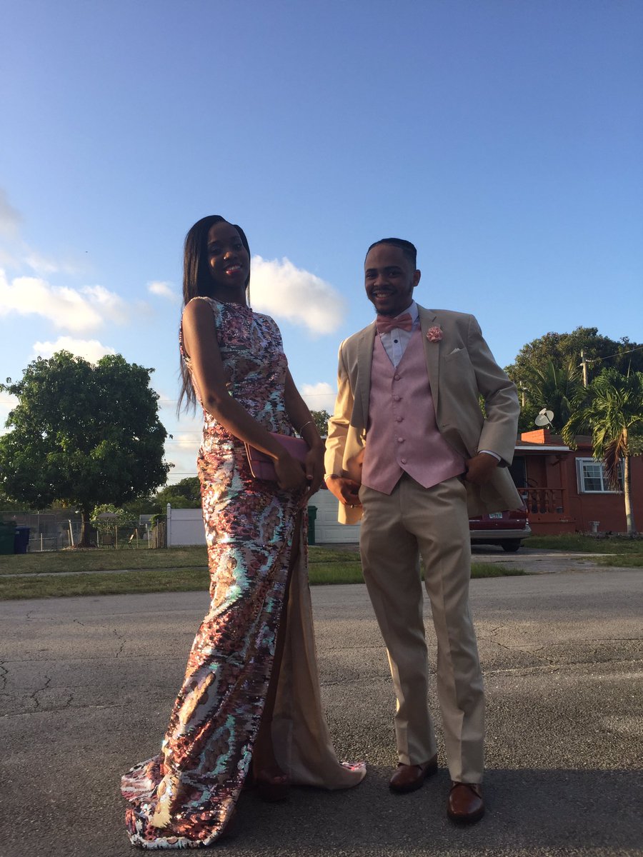 carmgie's tweet photo. #MLECProm #prom2k17
Dress created by me https://t.co/dh8EibQ0z1