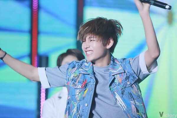 TiA on Twitter: "Мама, меня убила улыбка Тэхена #BTSBBMAs…