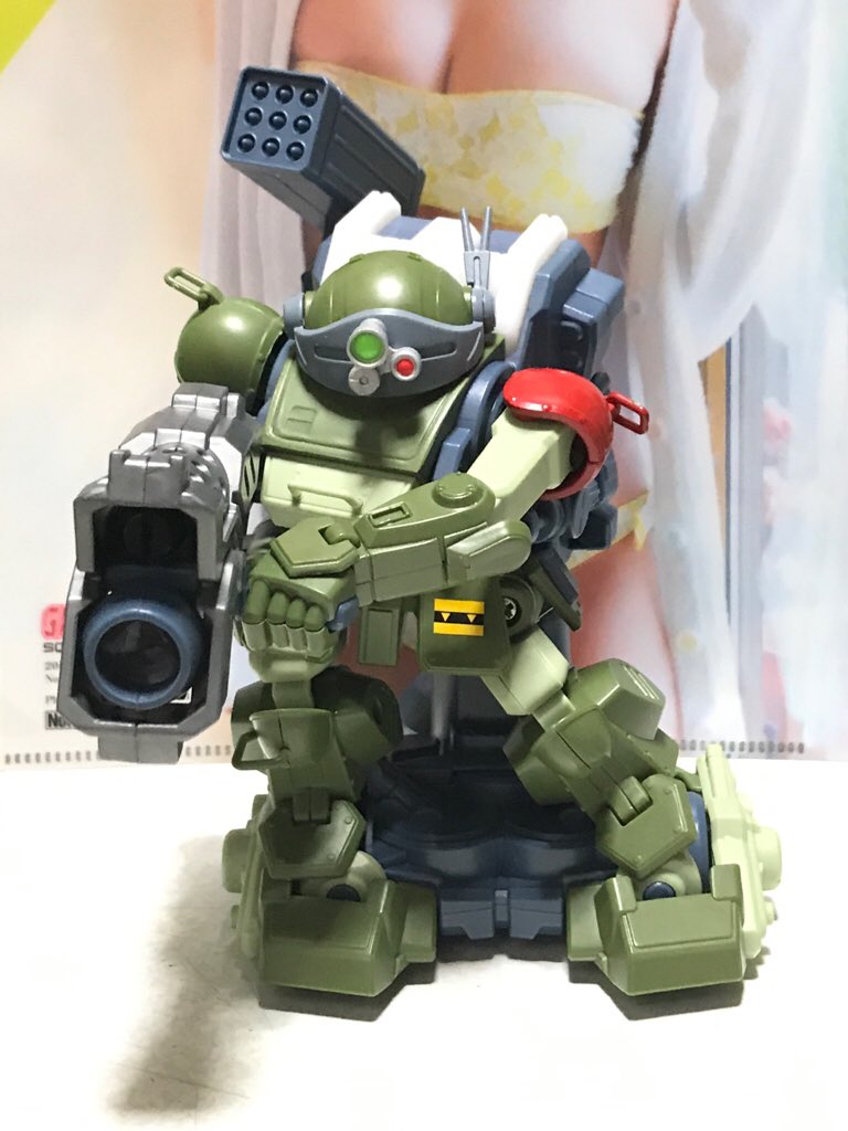 konatapple's tweet photo. "ぐるーり"の為にまっすぐ立たせましたが、本来は右か左に旋回している感じになります。それもそのはず、コントローラー的に真っ直ぐ走らず、左右旋回のみ。左右連続で真っ直ぐ走らせるのがテクニック。
#ガガンガン #装甲騎兵ボトムズ #RedShoulderCustom https://t.co/eBKxcqugT4