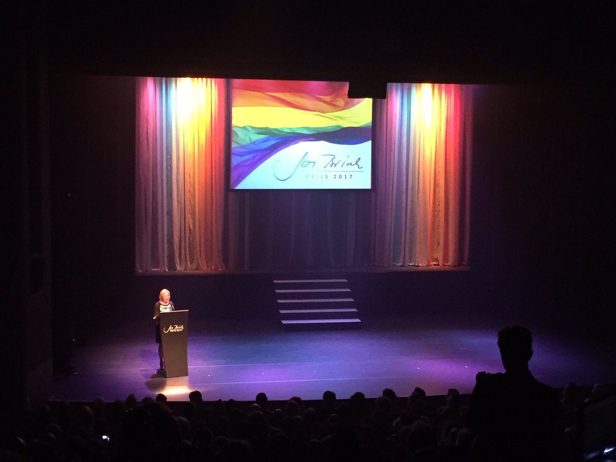 MinOCW's tweet image. Minister Bussemaker:&quot;Er is geen gemeenschap zo hecht en zo divers als de Lhbti-gemeenschap. Een bont en warm familieportret.&quot; #josbrinkprijs