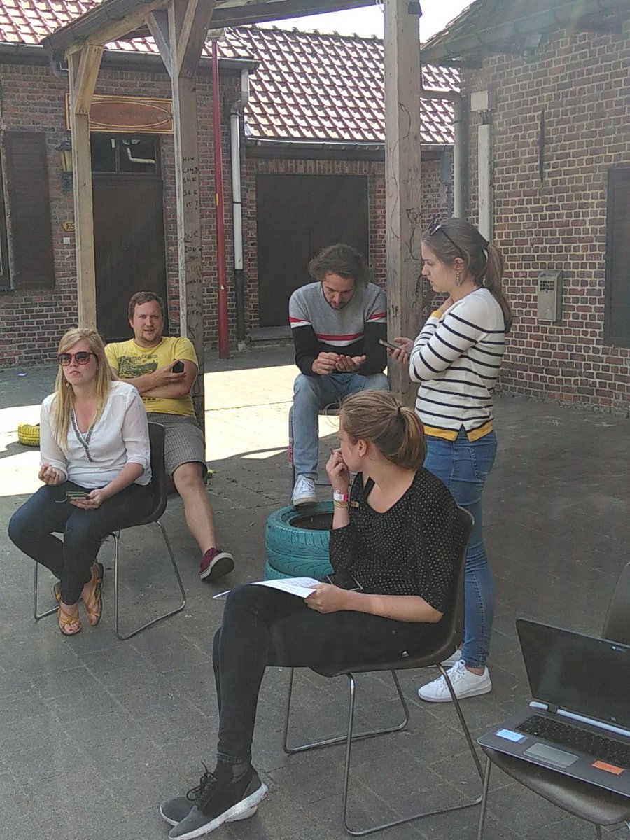 JeugdIzegem's tweet photo. Planningsdag jeugdraad. Volgend werkjaar wordt top. #izegem #in_izegem #jeugdraad https://t.co/EURLrOIkH6