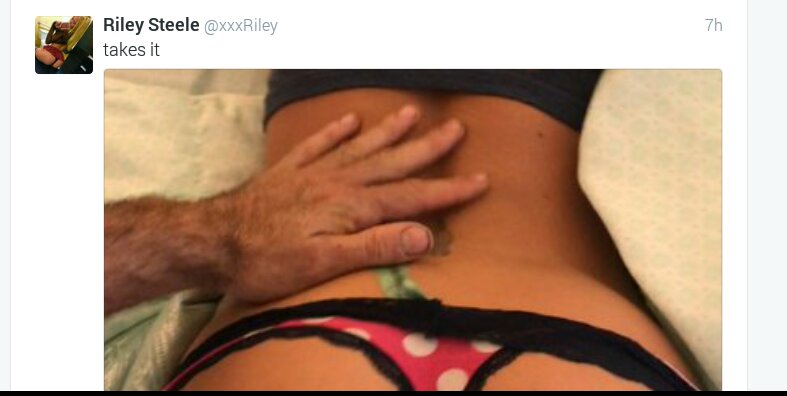 KimChinX's tweet photo. @xxxRiley @rileysheaven Enjoy #theclap, always got guys with dirty ass fingernails, #paidtobeawhore. #scrublover. Skank loves scrubs. #whack https://t.co/JsUF2Lb1cC
