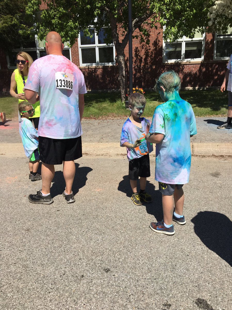 MichelleMcClel2's tweet photo. Great day for a run π!! @fairviewschl #Fairviewcolorfun #ASD https://t.co/IDjt1OGSCp