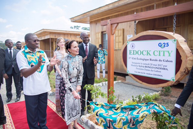 Sylviabongo's tweet photo. Inauguration de #EdockCity, première cité rurale écologique du #Gabon bâtie à partir d'essences de bois gabonais. https://t.co/I1eEzKtQKK https://t.co/dJa5rjhaVS