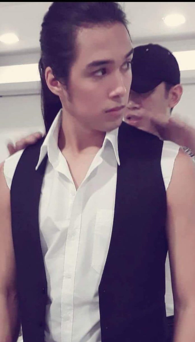 jaeminblake's tweet photo. Ganda ni Tommy here!  Ai gwapo 😂 
Pag ganyan chura ng WAITER nako bai!! Paktay na haha! https://t.co/Q1NCx0Jlzk
