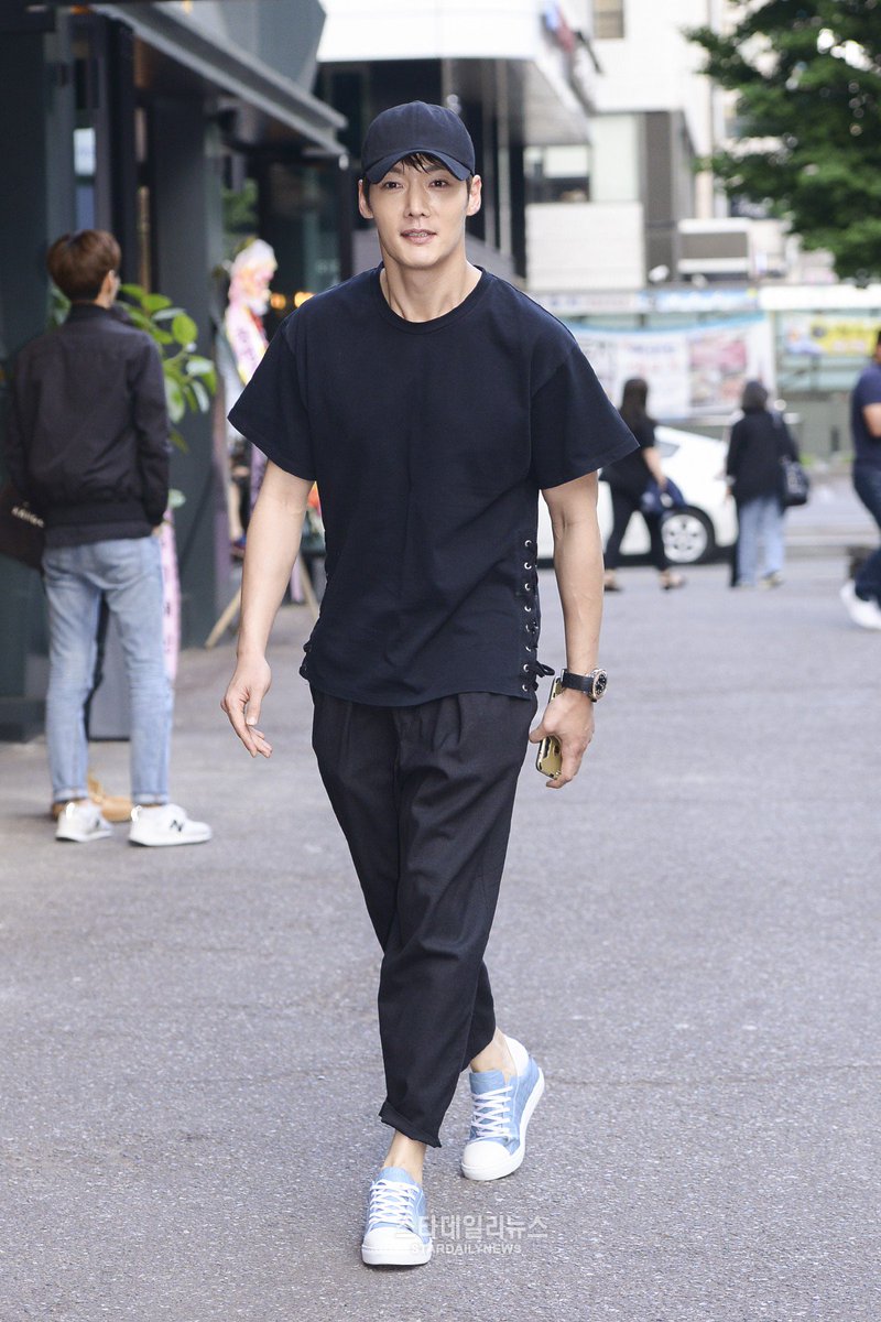 طاقم دراما ‘Tunnel’ يحتفلون بنهاية التصوير ‘Tunnel’ Kdrama Stars 1