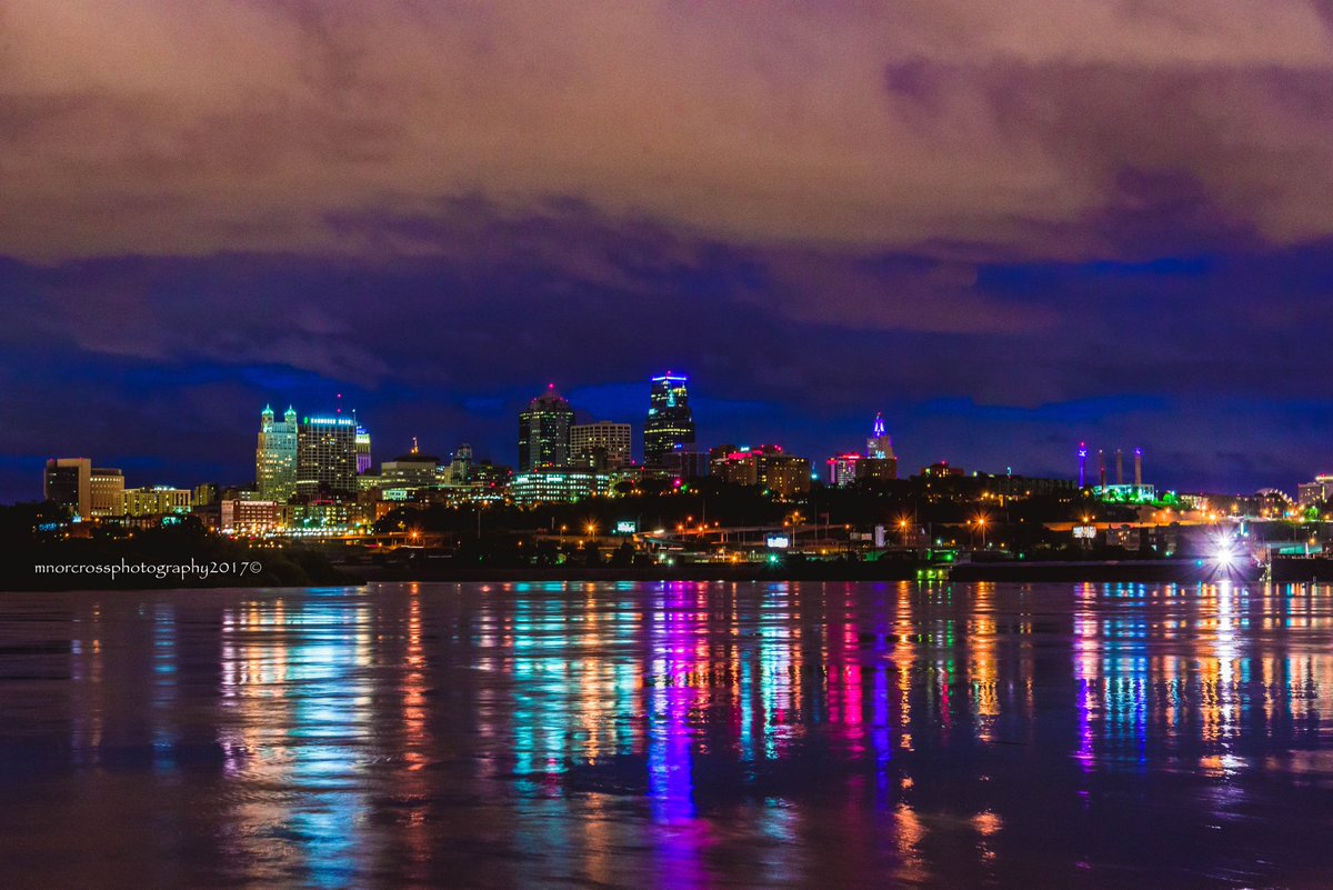 PeopleofCowtown's tweet photo. Last nights view from Kaw Point #kawpoint #kansascity #VISITKC #skyline #KansasCity #lights #reflection https://t.co/FgQJsdWUoH