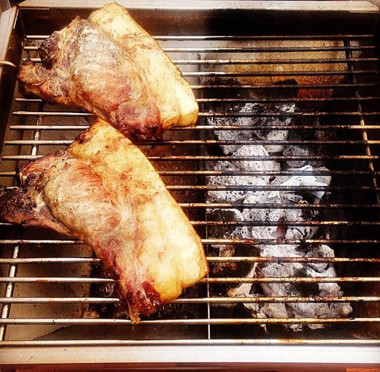 thuros_UK's tweet photo. #Mangalitza #porkchops cooked indirectly on our #TabletopGrill. U have to try this meat if you've not already, it reallly is sensational ๐ฅ๐๐ป https://t.co/z2XxGGRU98