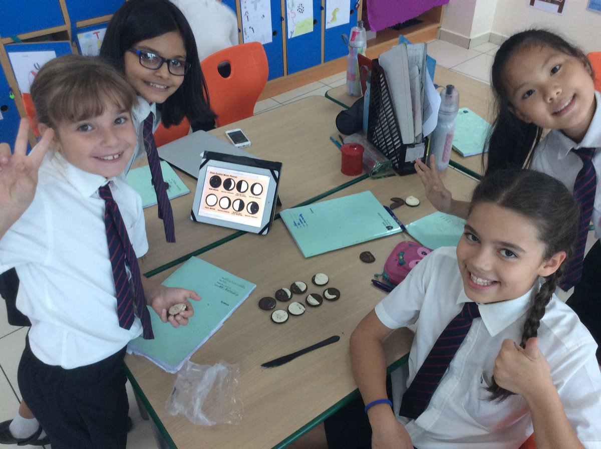 WSO_Year5's tweet photo. 5H using Oreos to learn about the phases of the moon #science #Oreos https://t.co/tmOFXQucsO