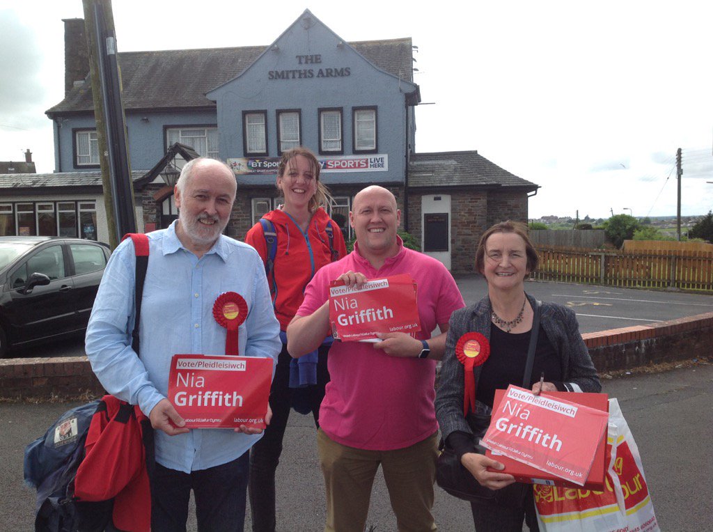 LlanelliLab's tweet photo. Back out on the campaign trail in #Bigyn, #Dafen #Llwynhendy. #Llanelli Great responses. #VoteNia #VoteLabour @labour_local @WelshLabour https://t.co/z0aP8CLJEo