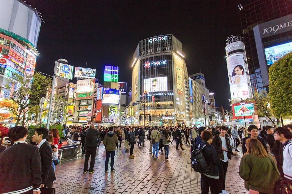 danbriese_'s tweet photo. #shibuya #tokyo #japan #shibuyacrossing #crossing #night #nightlife #street #streetphotography #urban #neon #neonl… https://t.co/d34THsYxpY https://t.co/hL1ZQD9aeY