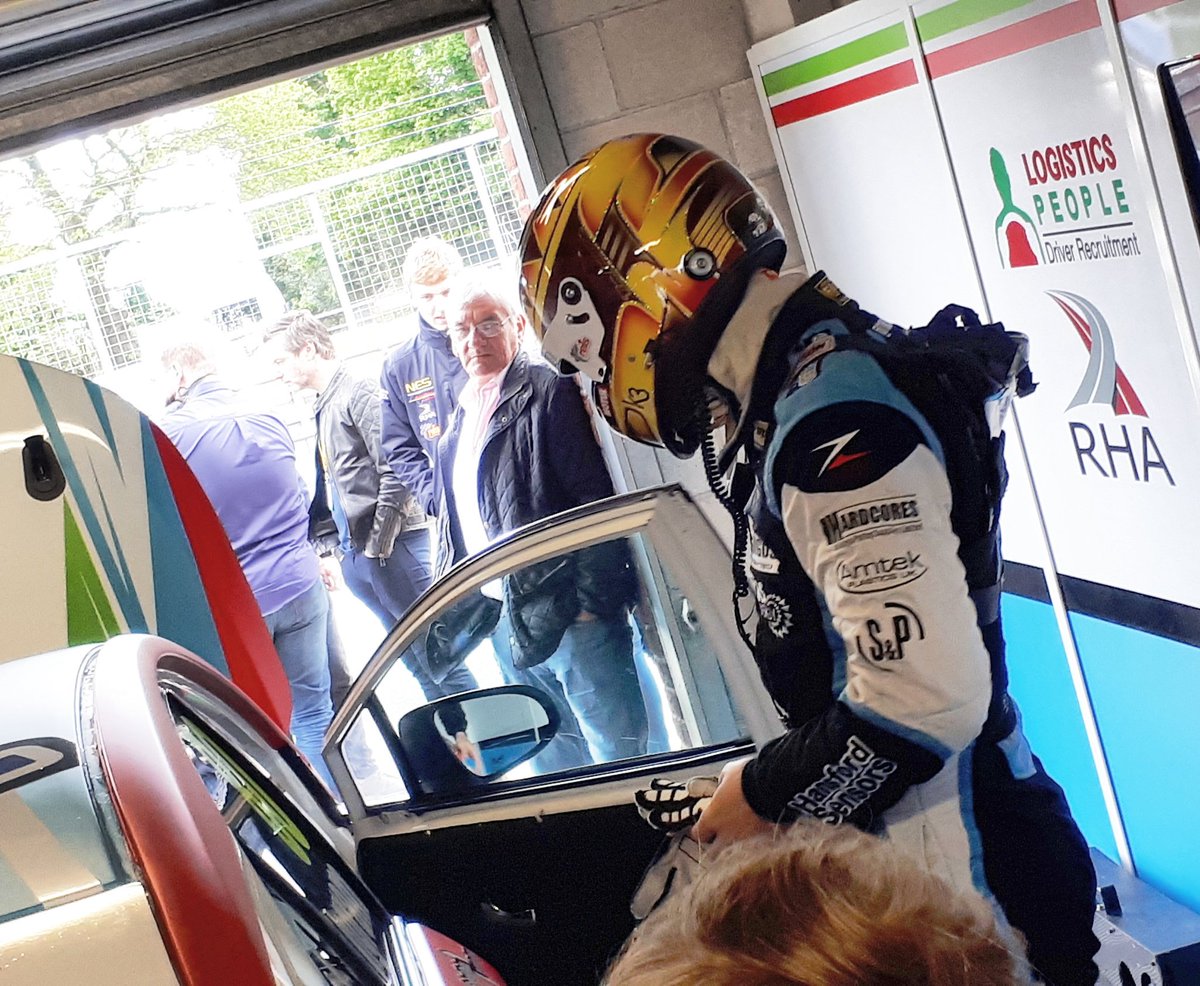 Tomingram80's tweet photo. Time to belt up and away we go! Race 1 coming up from @Oulton_Park #BTCC #Tingram #OultonPark https://t.co/7FkMpB7jRM
