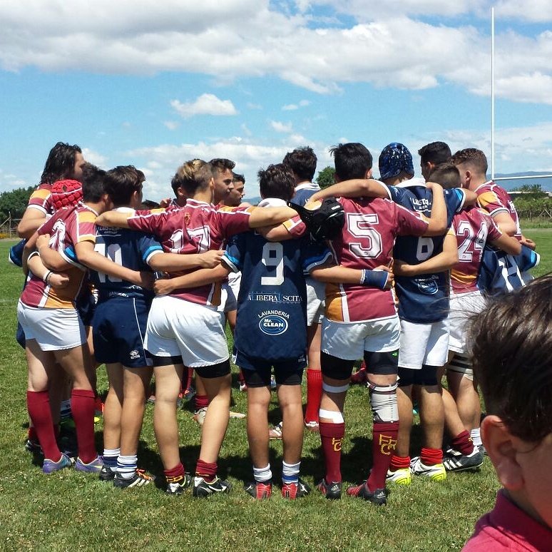 La nostra #under16 a breve si giocherà la finale 1/2 posto alla tappa di 7s a Cisterna di Latina. Bravi ragazzi. #frascatirugbyclub #frc