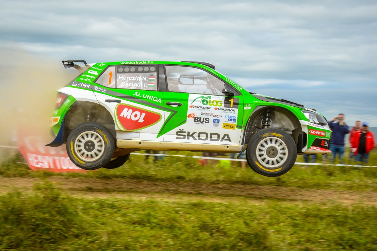 skodafabiar5's tweet photo. 🏆 #SzombathelyRallye 🇭🇺 🏁 2nd win of the season in the Hungarian #ORB c'ship for reigning champ Norbert #Herczig 👌🍾 3 #FABIA R5s in Top 4 💪 https://t.co/ocPB9nw5Md