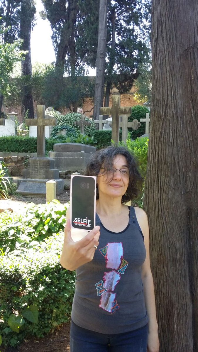 #selfiESC cc <a href="/donatelladr/">dona</a> <a href="/glovink/">Geert Lovink</a> <a href="/kinoppete/">Peter Sarram</a> #fearandloathingonlineself 22-23 may @JCabotUniv @UniRM3 @ESCAtelier networkcultures.org/online-self/