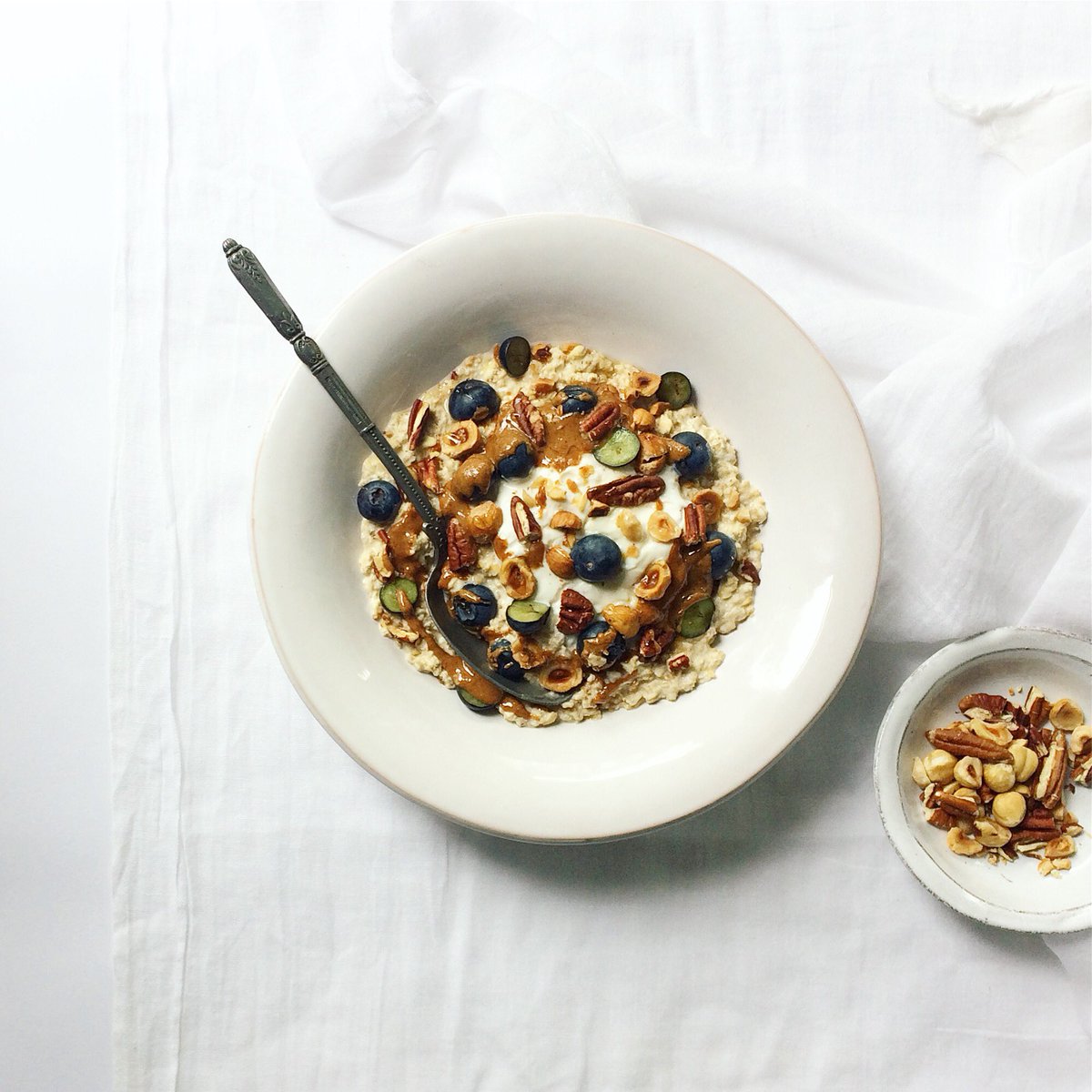 nutblend's tweet photo. #Brunch in the best form: bircher #oats and a good heaping of #nutblend Perfect #nutbutter. What are your Sunday plans? #filledwithfeelgood https://t.co/6FRIMnkcYB