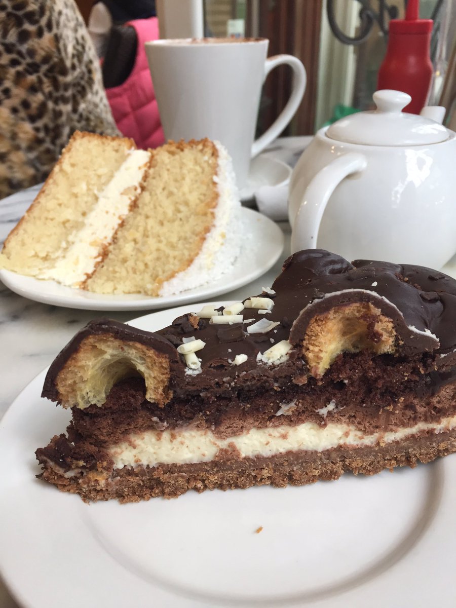 Cake at <a href="/PudAndPie/">Pudding & Pie</a>. I'm hoping that Mrs L won't be able to eat all hers 👍🏻❤️